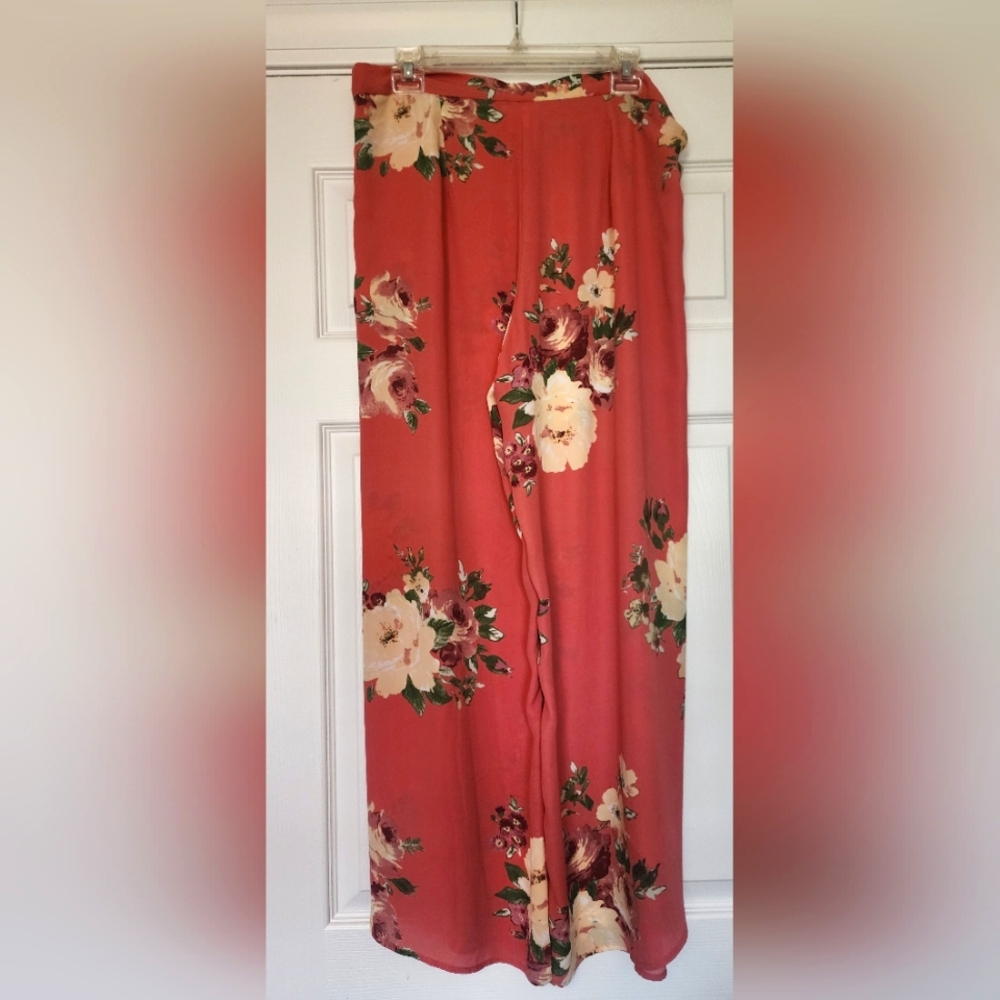 Floral dress pants by Venus